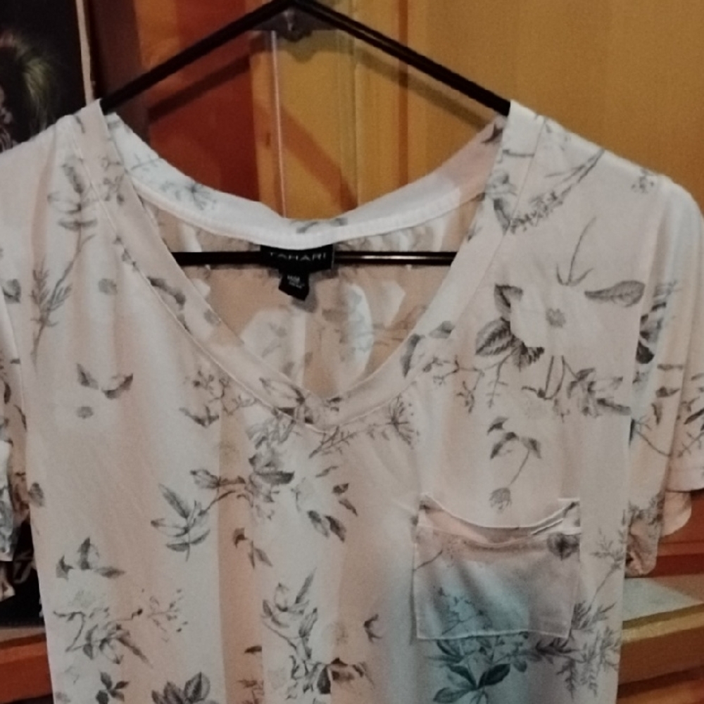 Tahari White Floral Short Sleeve Tee